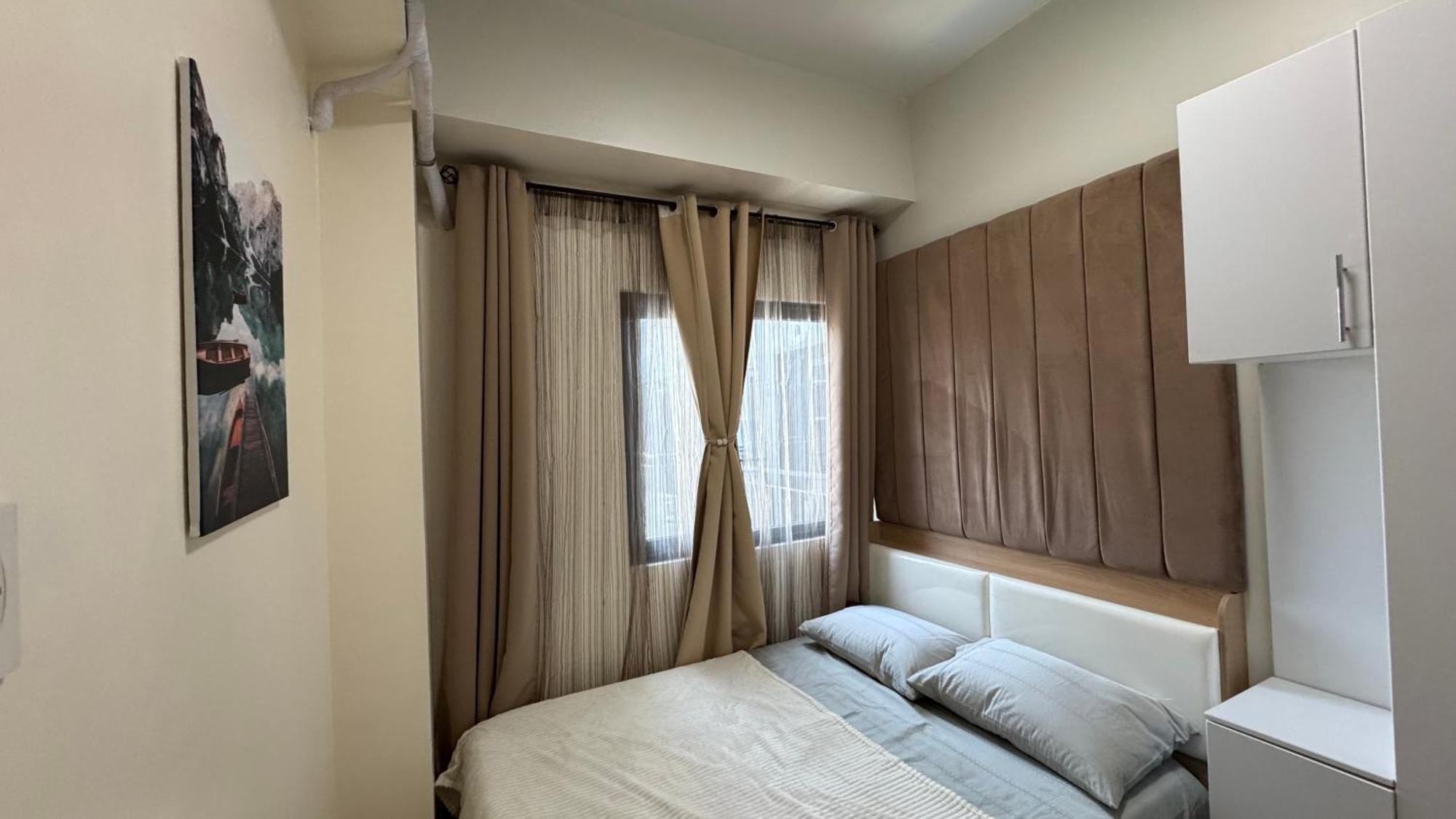 Apartment 2br Unit In Smdc Shore 3 With Pool Access