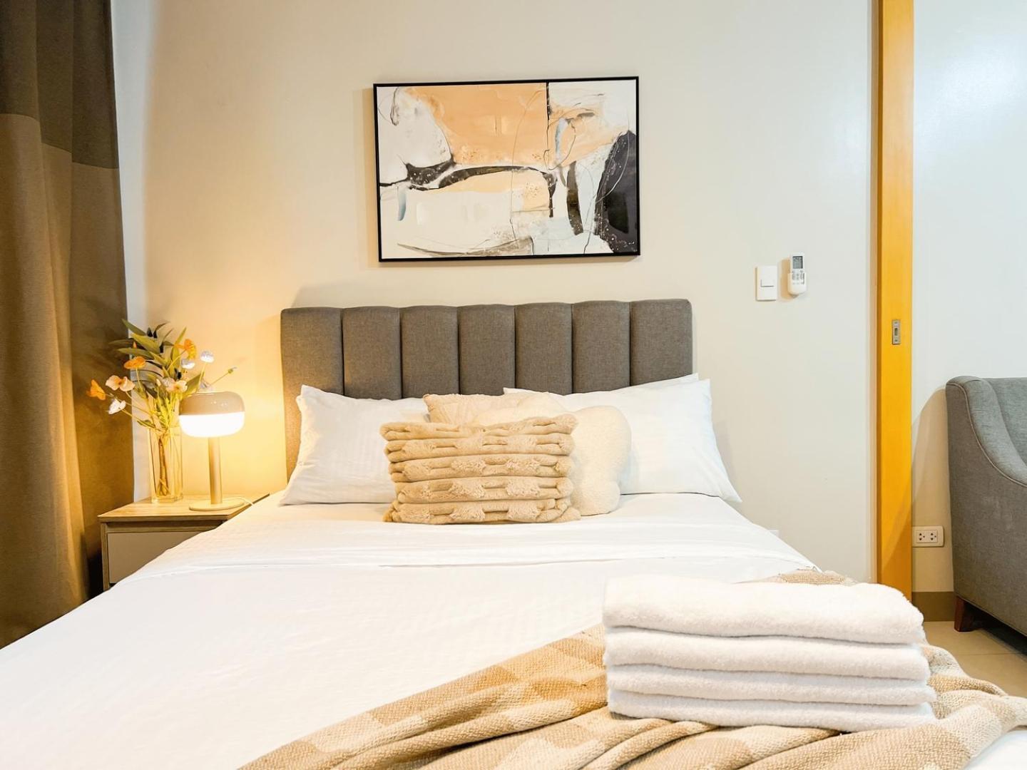 Prime 1br Infront Grand Hyatt Bgc #oursw20d1 Manila