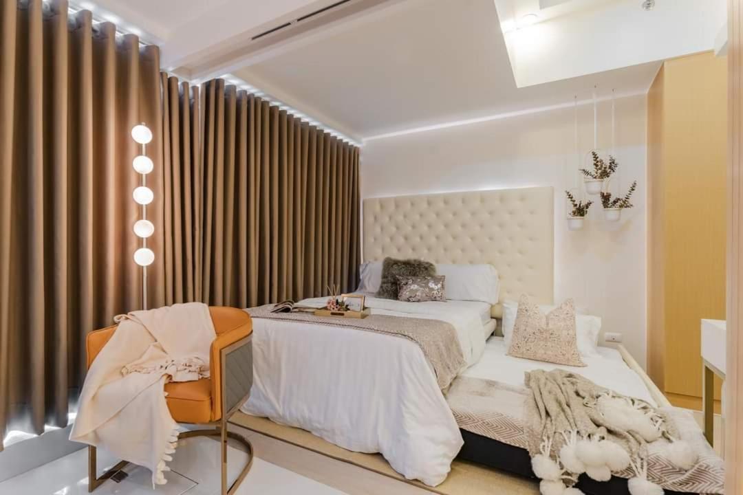 Apartment Extraordinary 1-bedroom In Uptown Parksuites Bgc