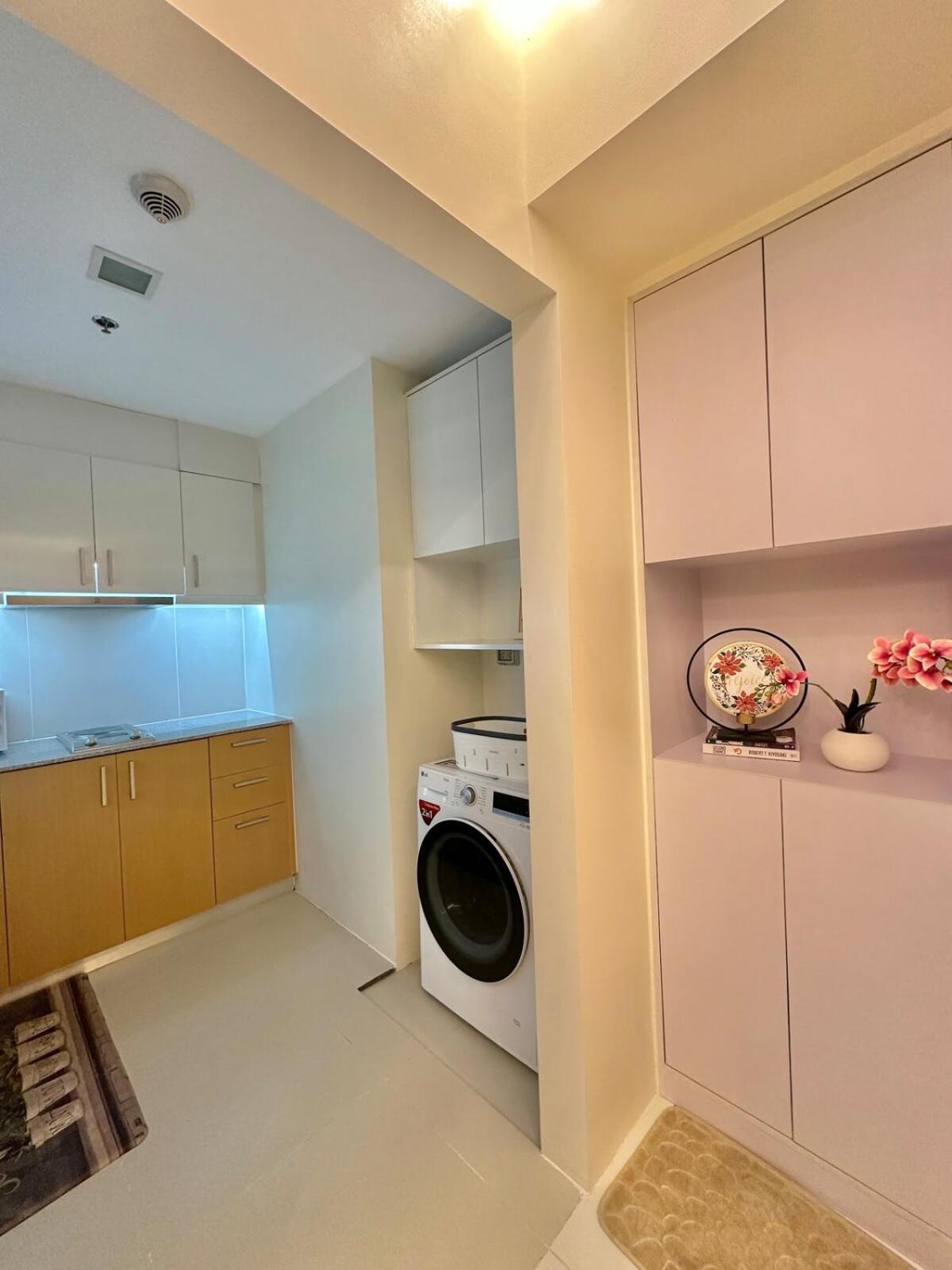 Extraordinary 1-bedroom In Uptown Parksuites Bgc Apartment Manila