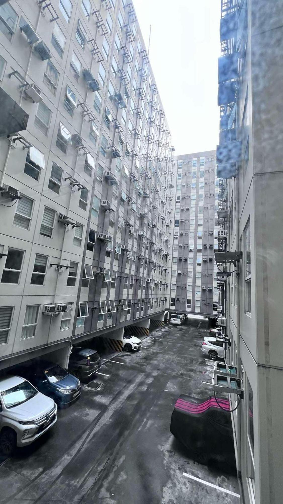 Staycation - Dela Fuente *