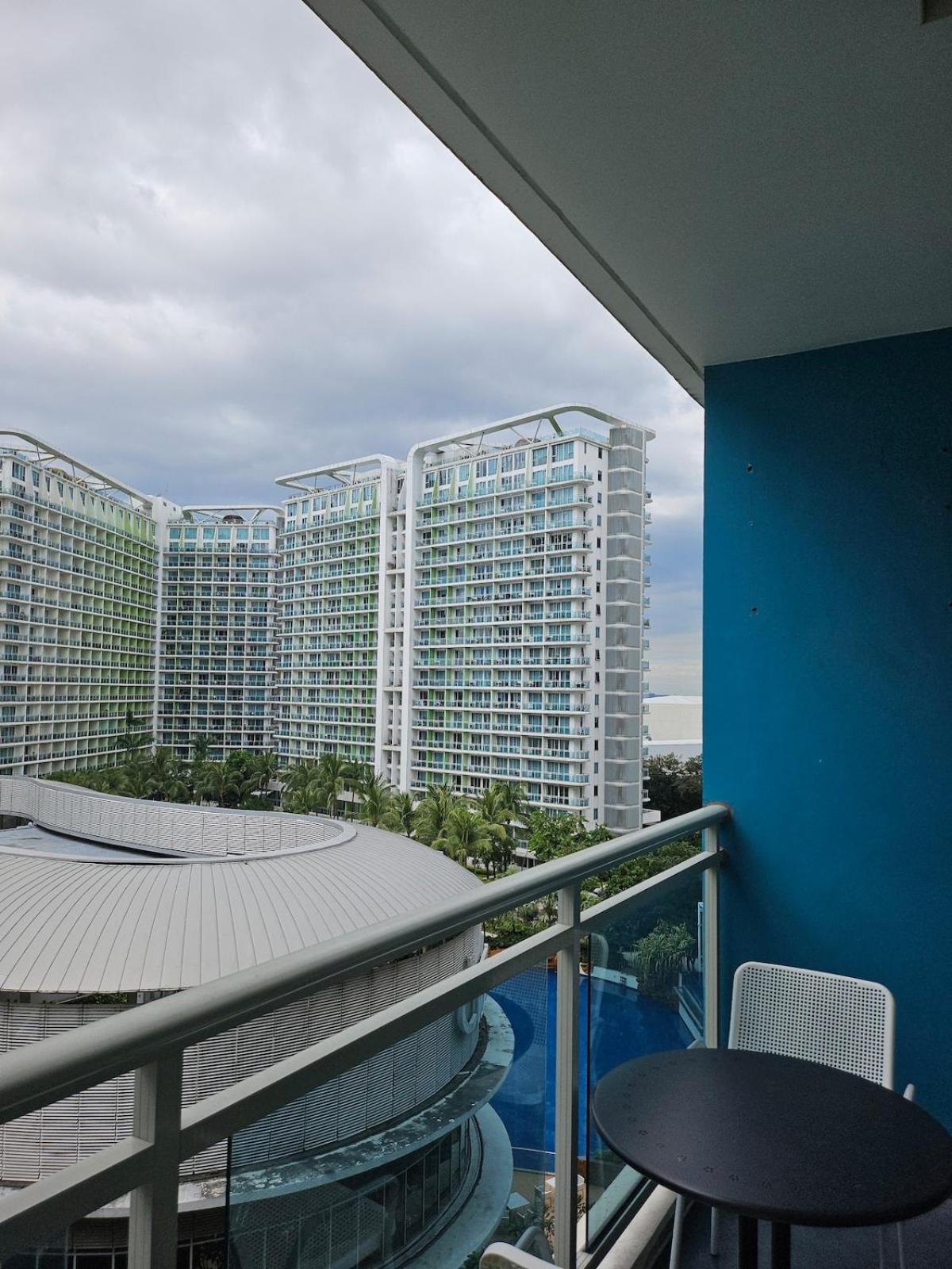 Cozy Azure Urban Residences *