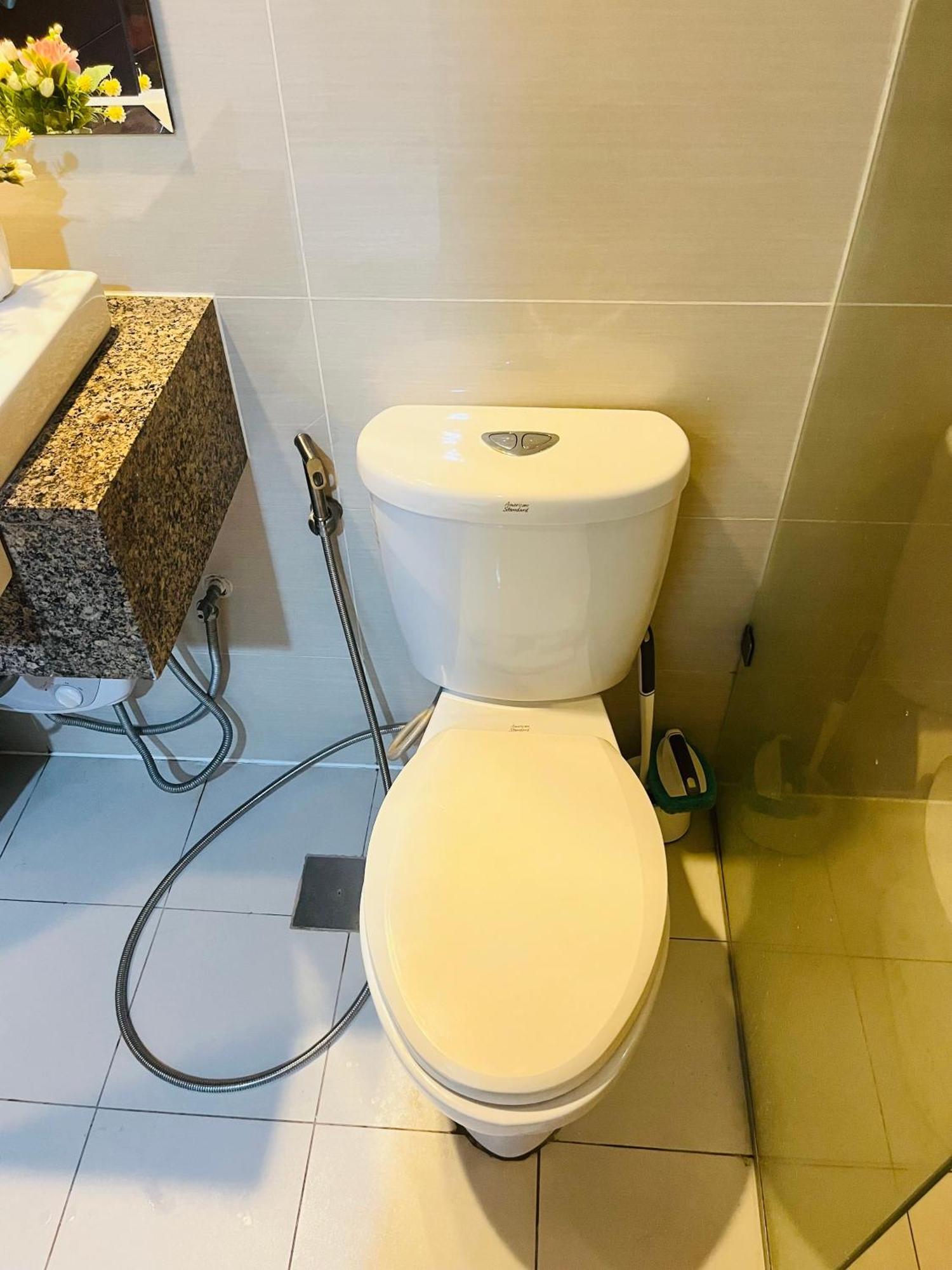 Bgc Simple Elegant 300mbps Wifi,pool,netflix Apartamento