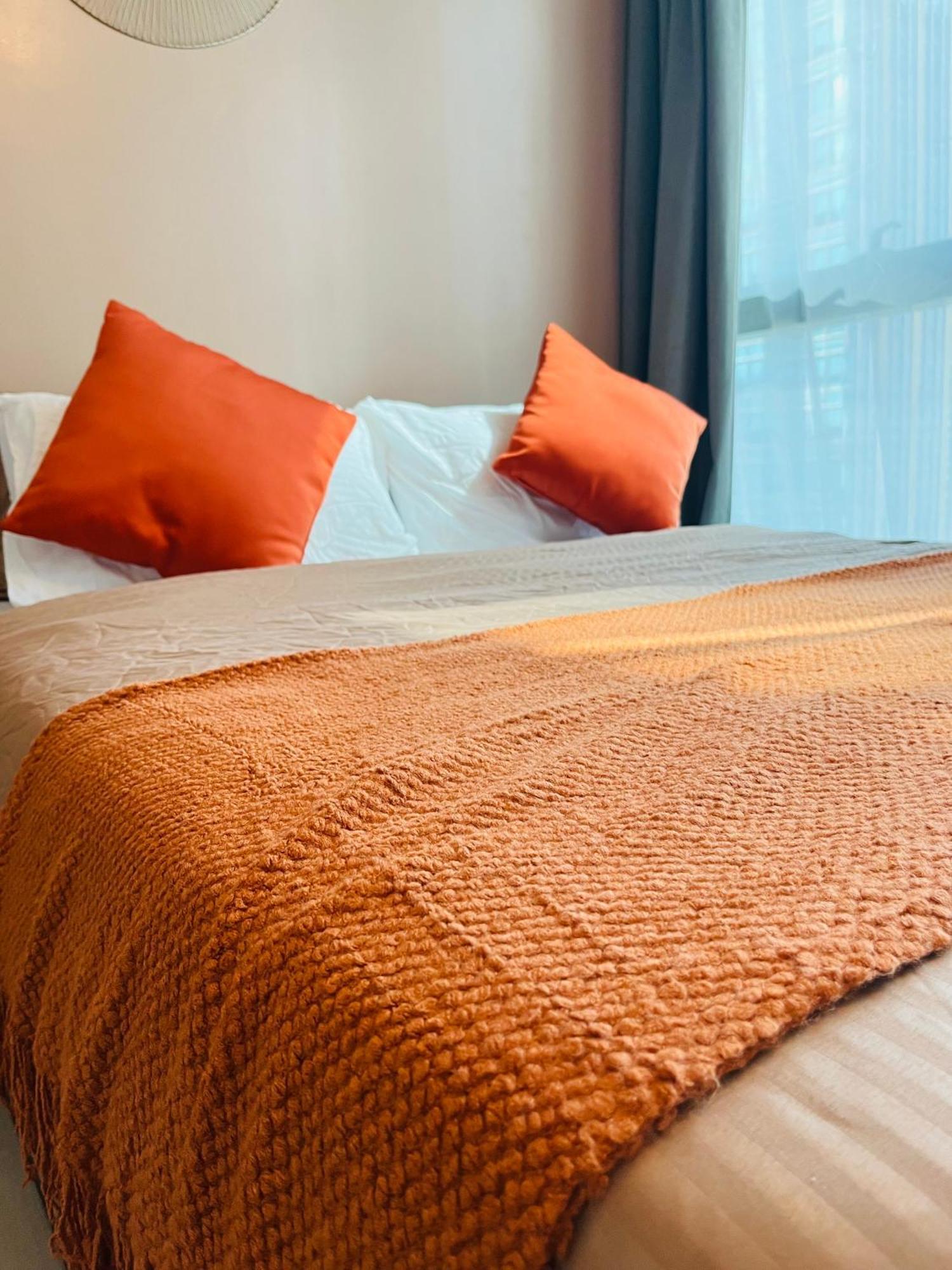 Bgc Simple Elegant 300mbps Wifi,pool,netflix Apartamento