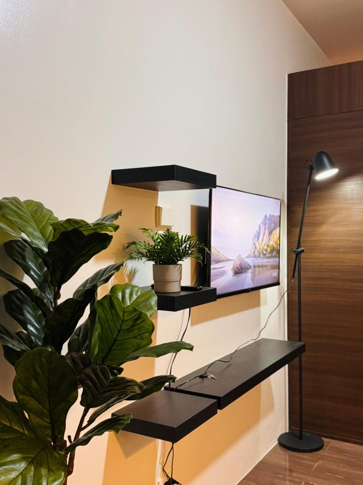 Apartamento 1 Bedroom W Balcony In Air Makati *