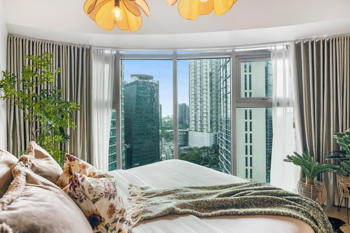 Apartment Tropical Sunset W The View In Bgc Netlfix Manila