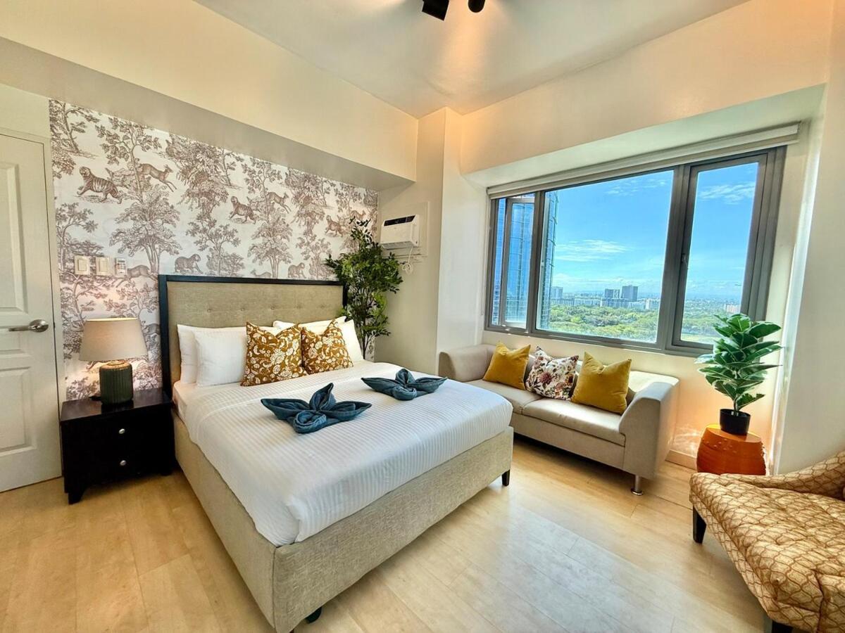 Spacious Tropics With Golf View In Bgc