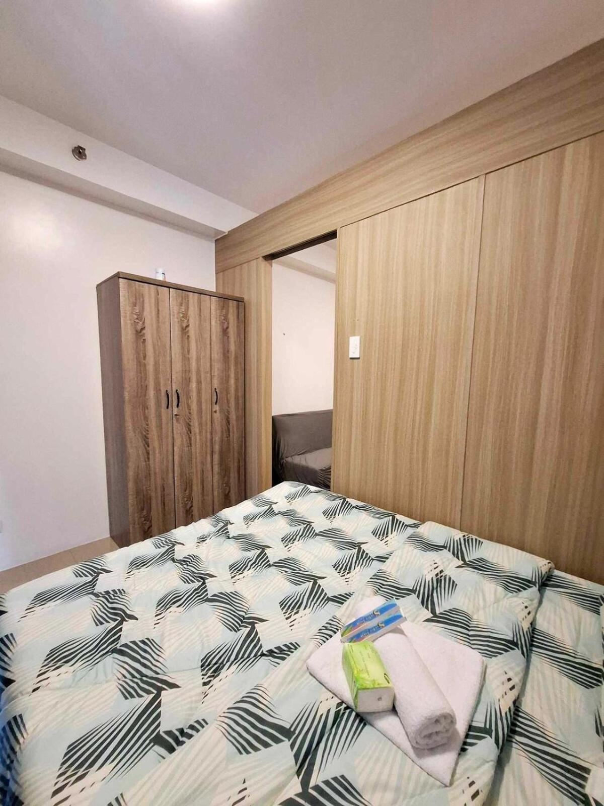 Wooden Style Amenities View * Manila