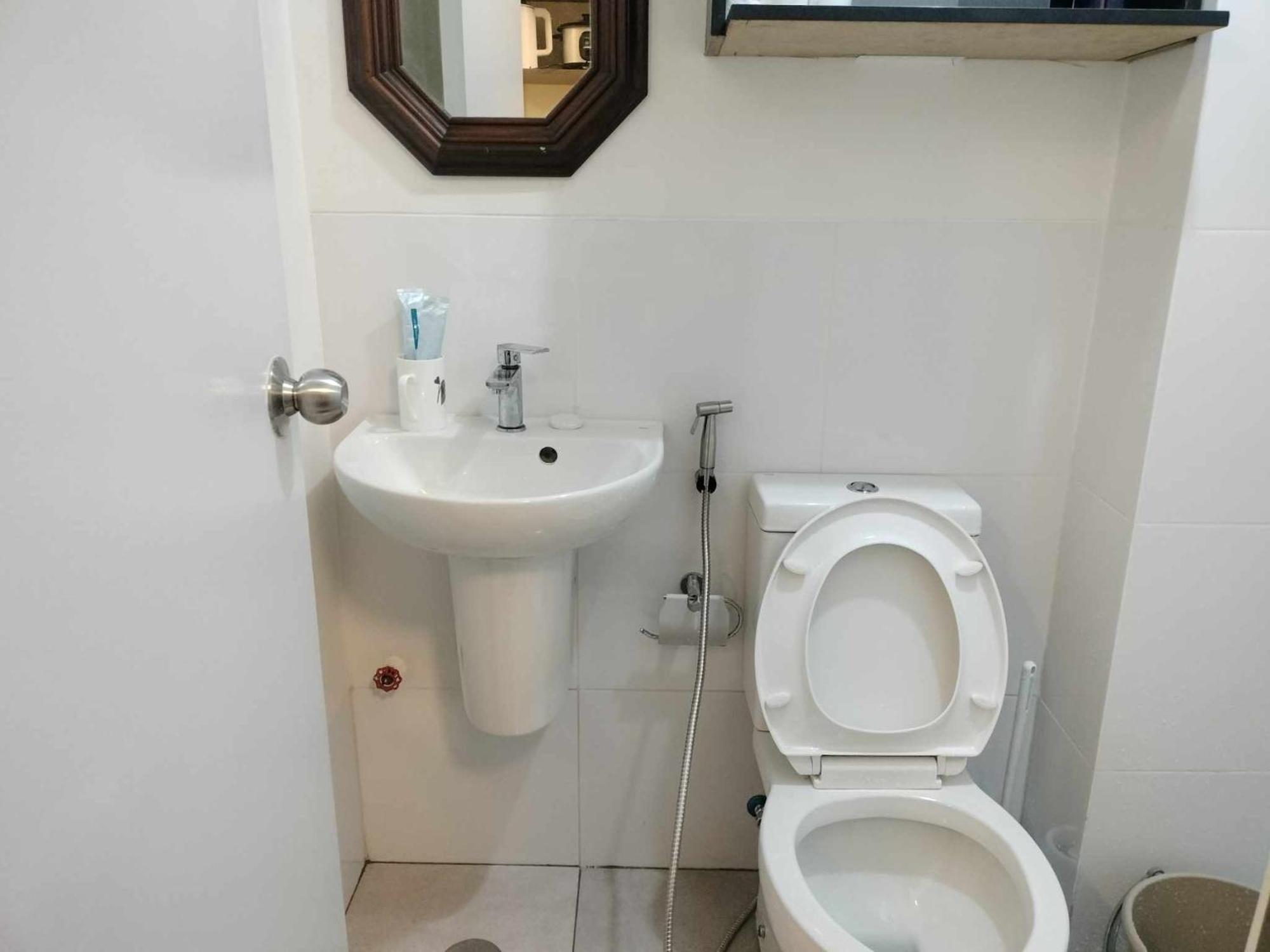 7 By Filinvest * Manila