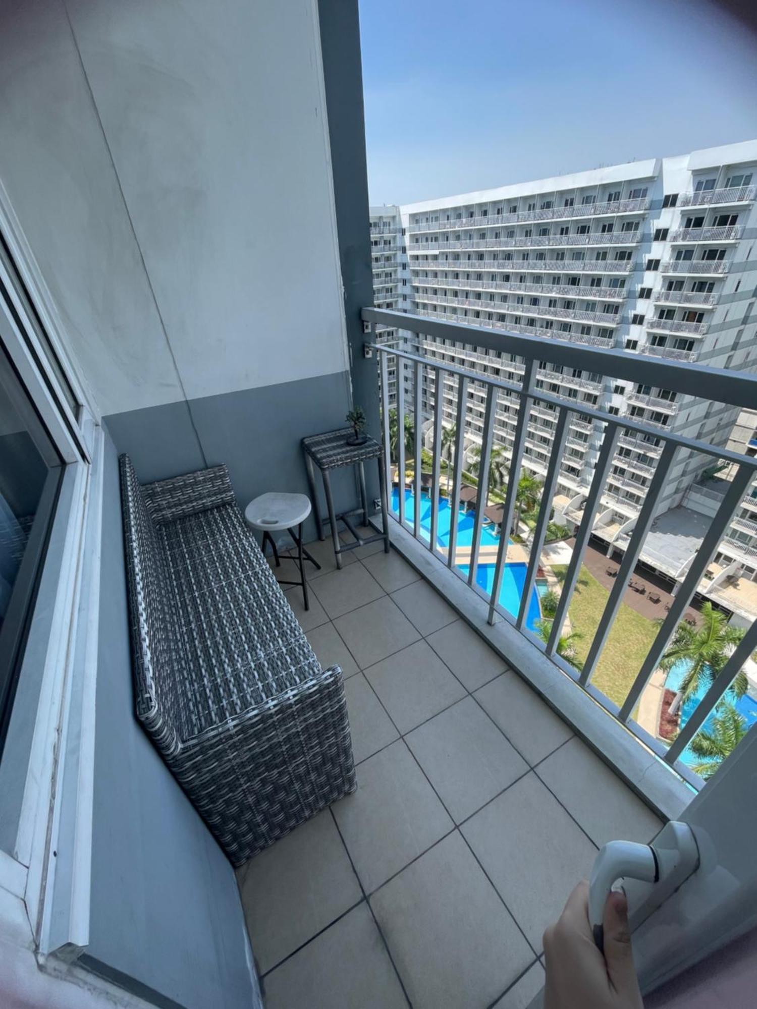 1528 Pool View With Balcony *