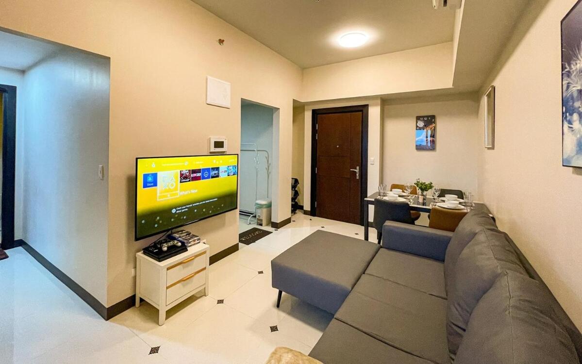Cozy 2br In Uptown Bgc With Ps4 And Walking Distance To Malls And Restaurants Apartment Manila