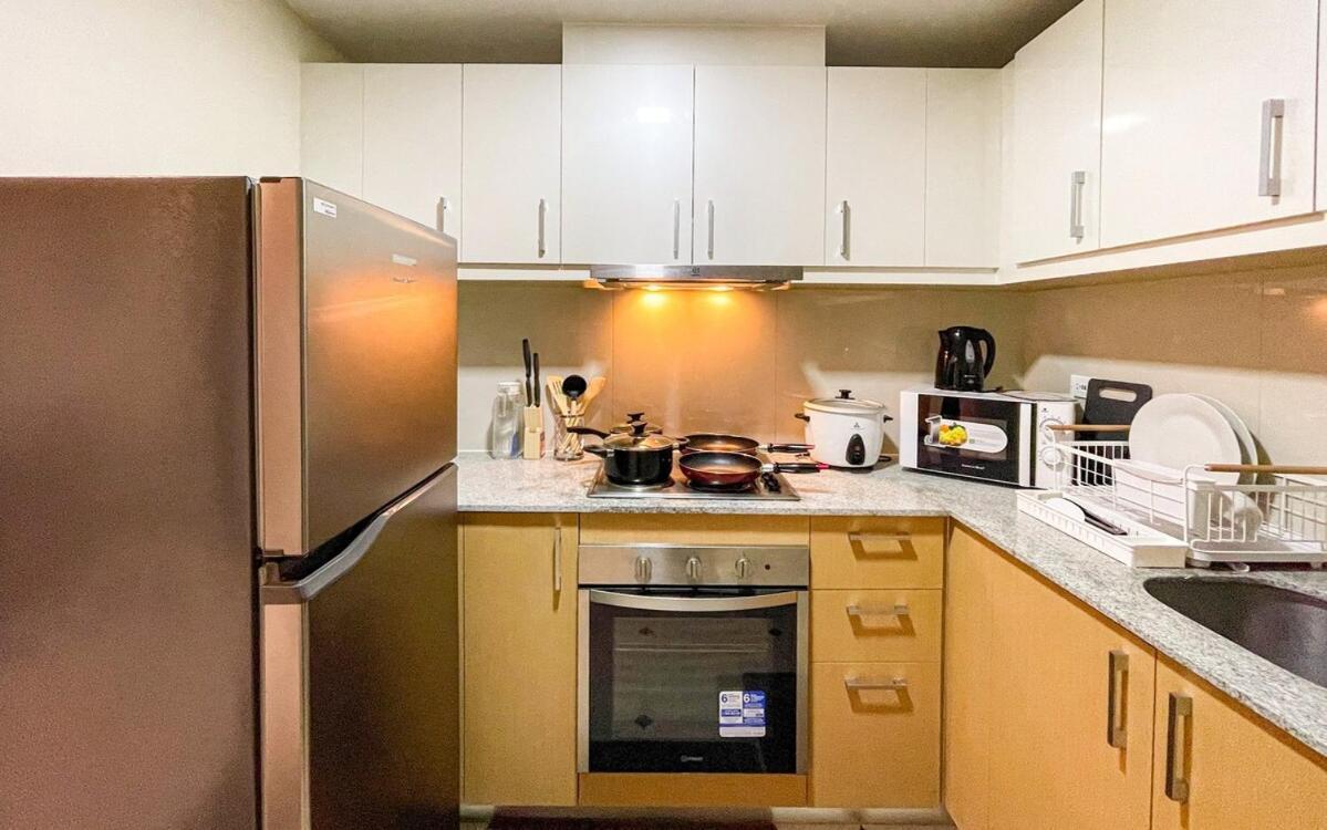 Apartment Cozy 2br In Uptown Bgc With Ps4 And Walking Distance To Malls And Restaurants *