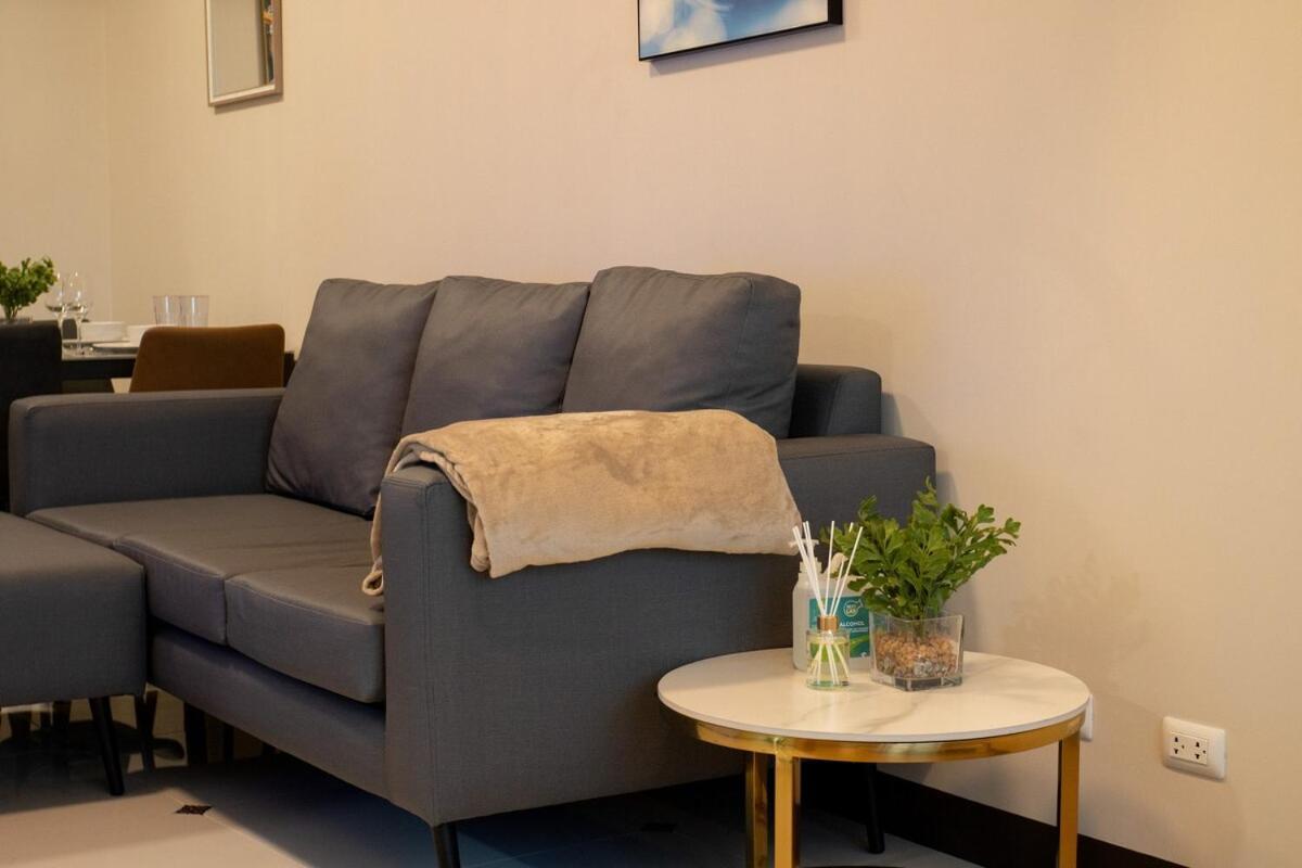 Apartment Cozy 2br In Uptown Bgc With Ps4 And Walking Distance To Malls And Restaurants *