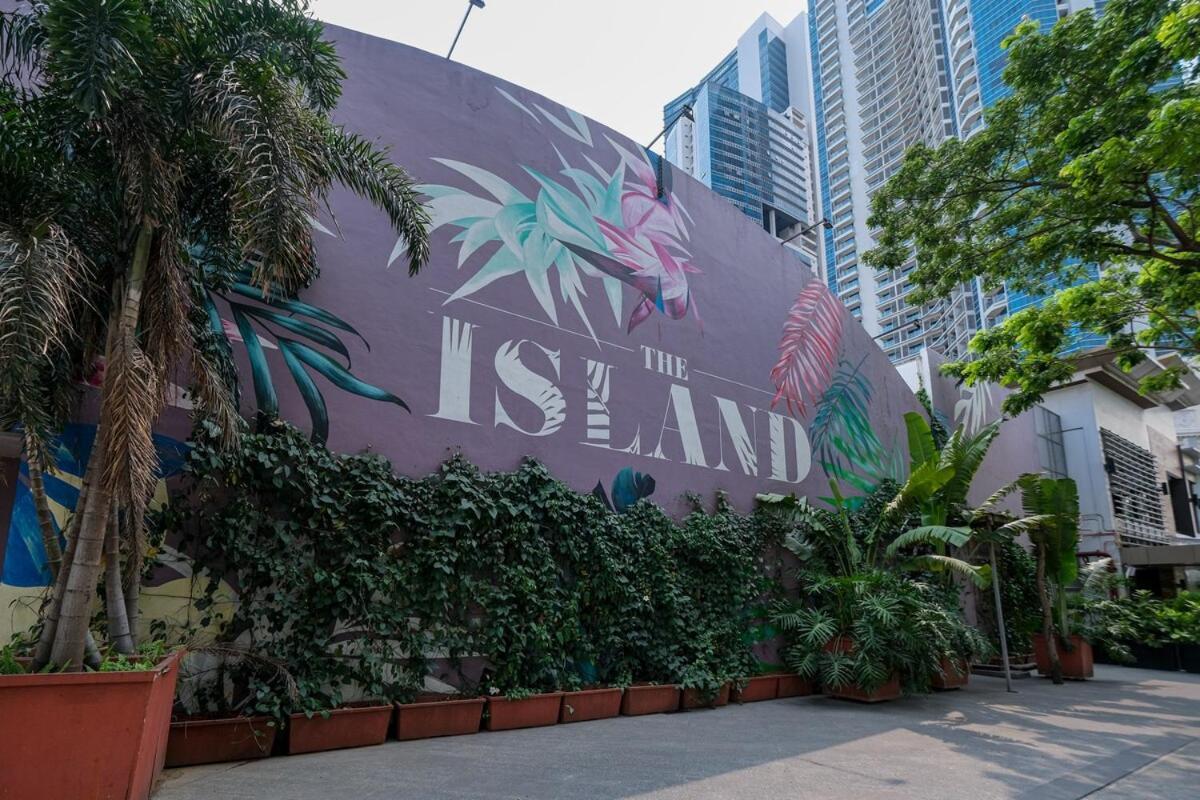 Cozy 2br In Uptown Bgc With Ps4 And Walking Distance To Malls And Restaurants Apartment Manila
