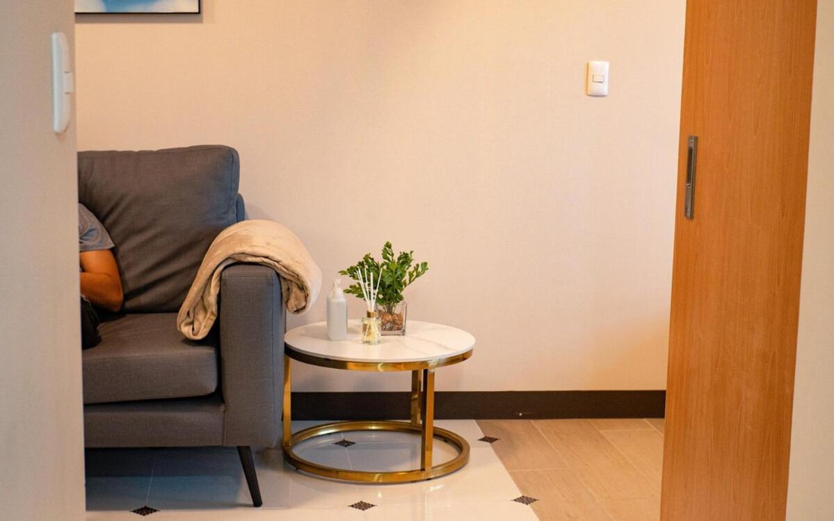 Cozy 2br In Uptown Bgc With Ps4 And Walking Distance To Malls And Restaurants Apartment Manila