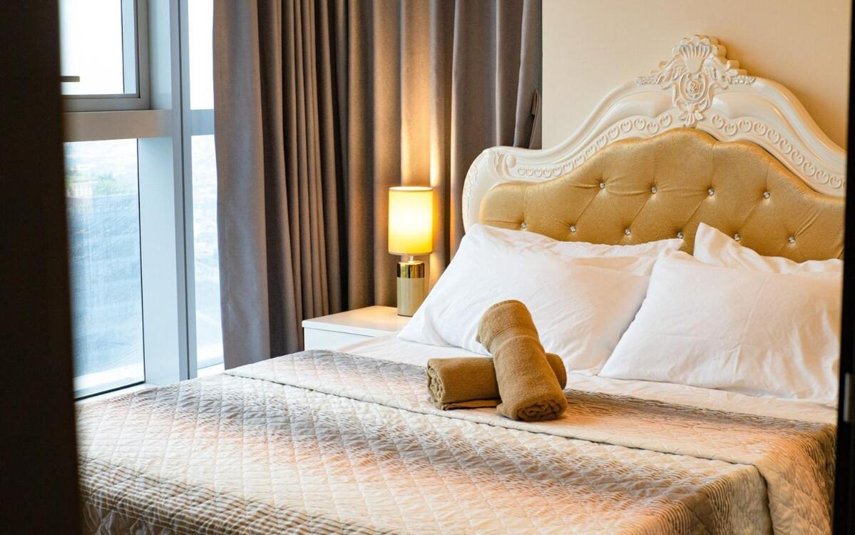 Cozy 2br In Uptown Bgc With Ps4 And Walking Distance To Malls And Restaurants Manila
