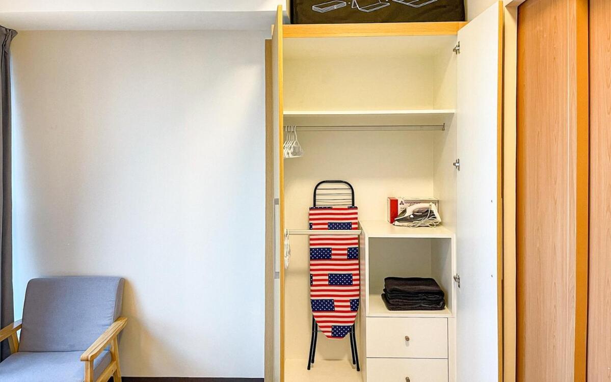 Apartment Cozy 2br In Uptown Bgc With Ps4 And Walking Distance To Malls And Restaurants