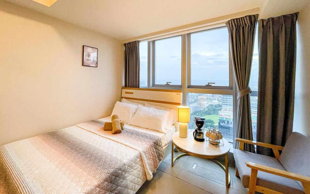 Cozy 2br In Uptown Bgc With Ps4 And Walking Distance To Malls And Restaurants Apartment