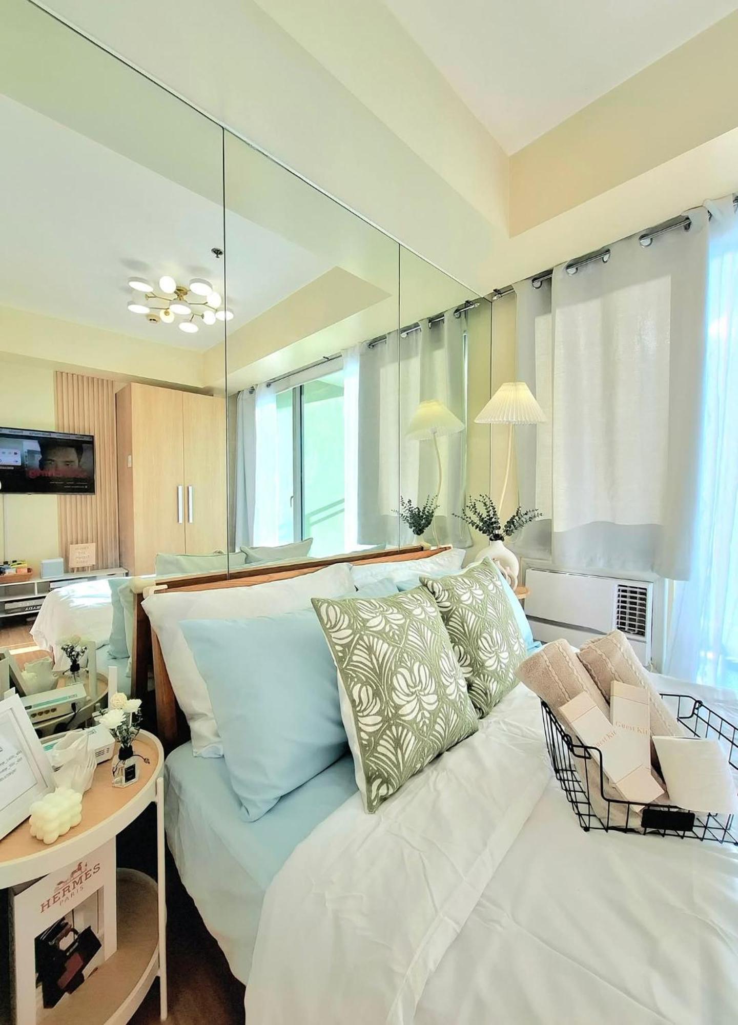 Azure Condotel And In The Apartment *