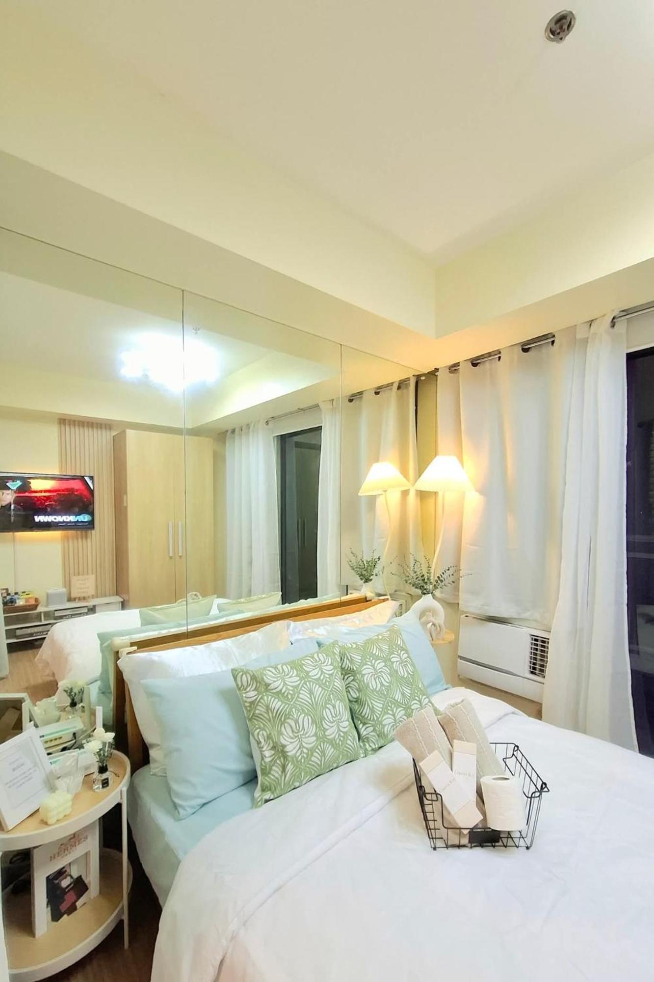 Azure Condotel And In The Manila