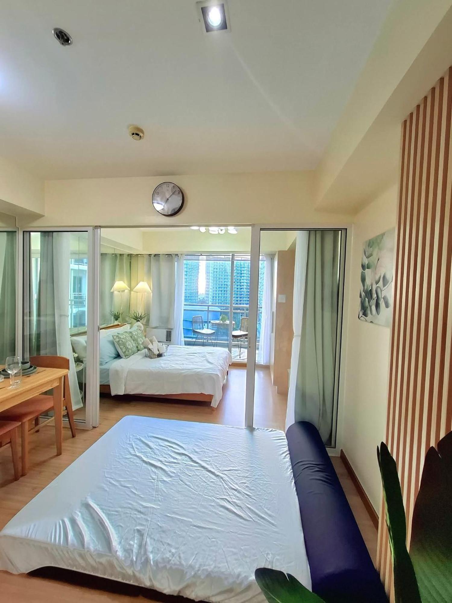 Azure Condotel And In The Apartment *