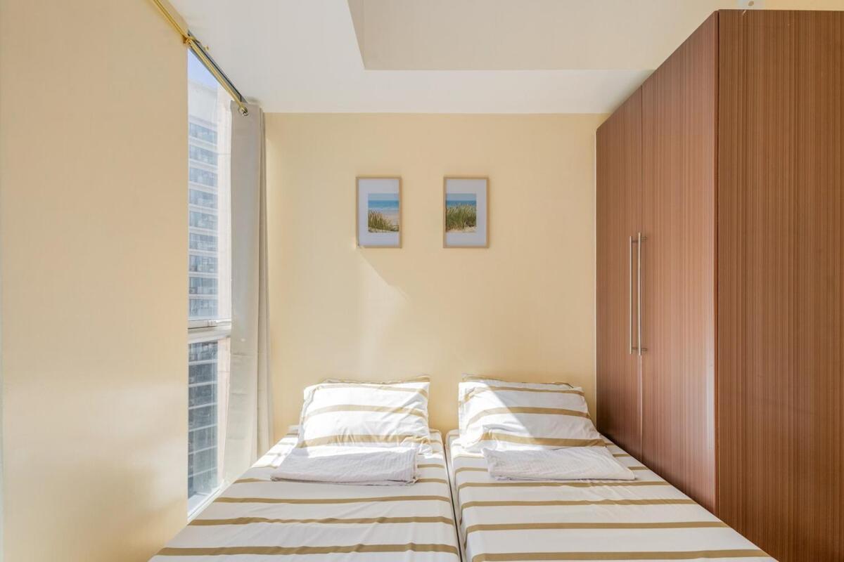 Minimalist Haven 3br Unit At Mckinley Hill Apartment *