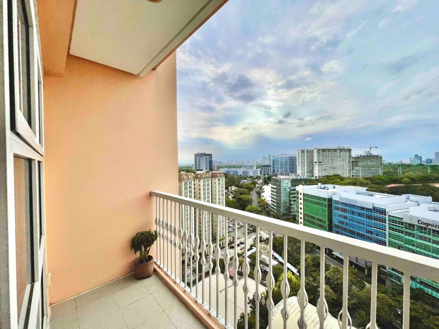 Holiday home Luxury Bgc Near Venice Mall #vlra22e