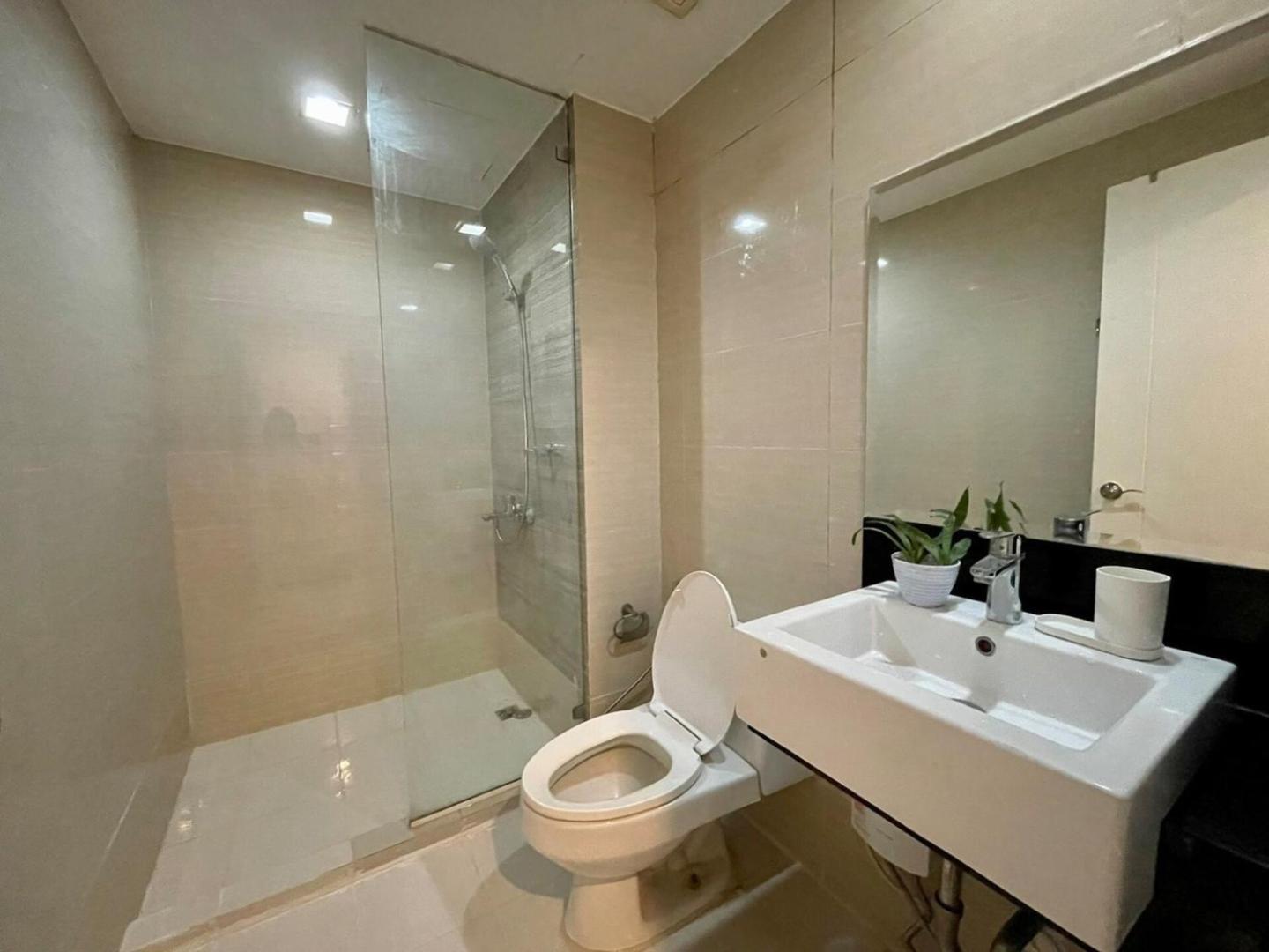 Holiday home Luxury Bgc Near Venice Mall #vlra22e