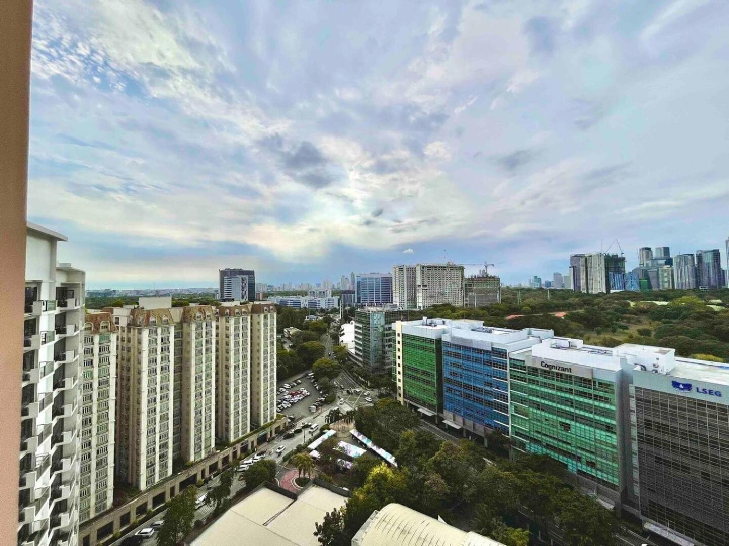 Luxury Bgc Near Venice Mall #vlra22e Manila