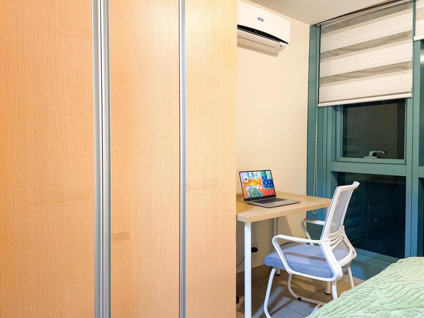 Chillhive In Bgc Near Uptown Mall #ournw17a * Manila