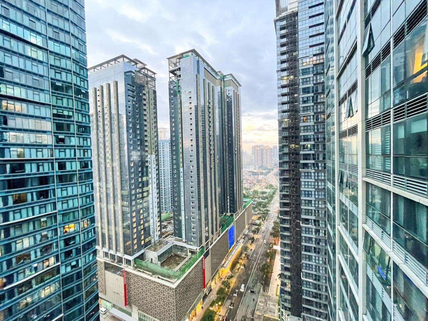 Holiday home Bgc Staycation Across Uptown Mall #oursw29f Manila