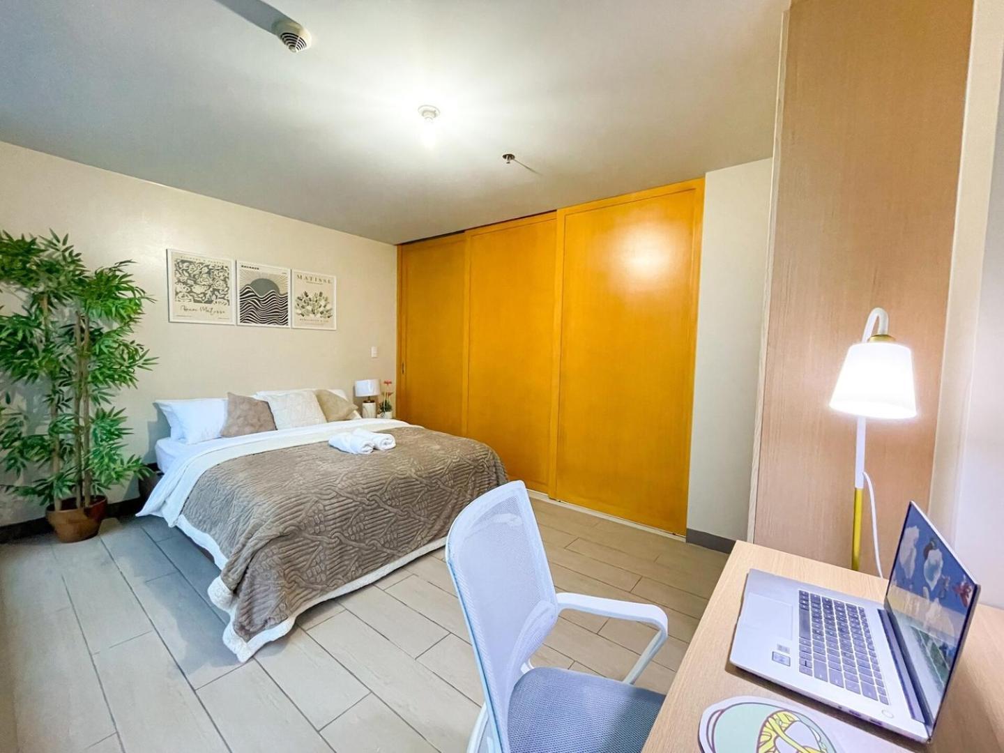 Bgc Staycation Across Uptown Mall #oursw29f Holiday home Manila
