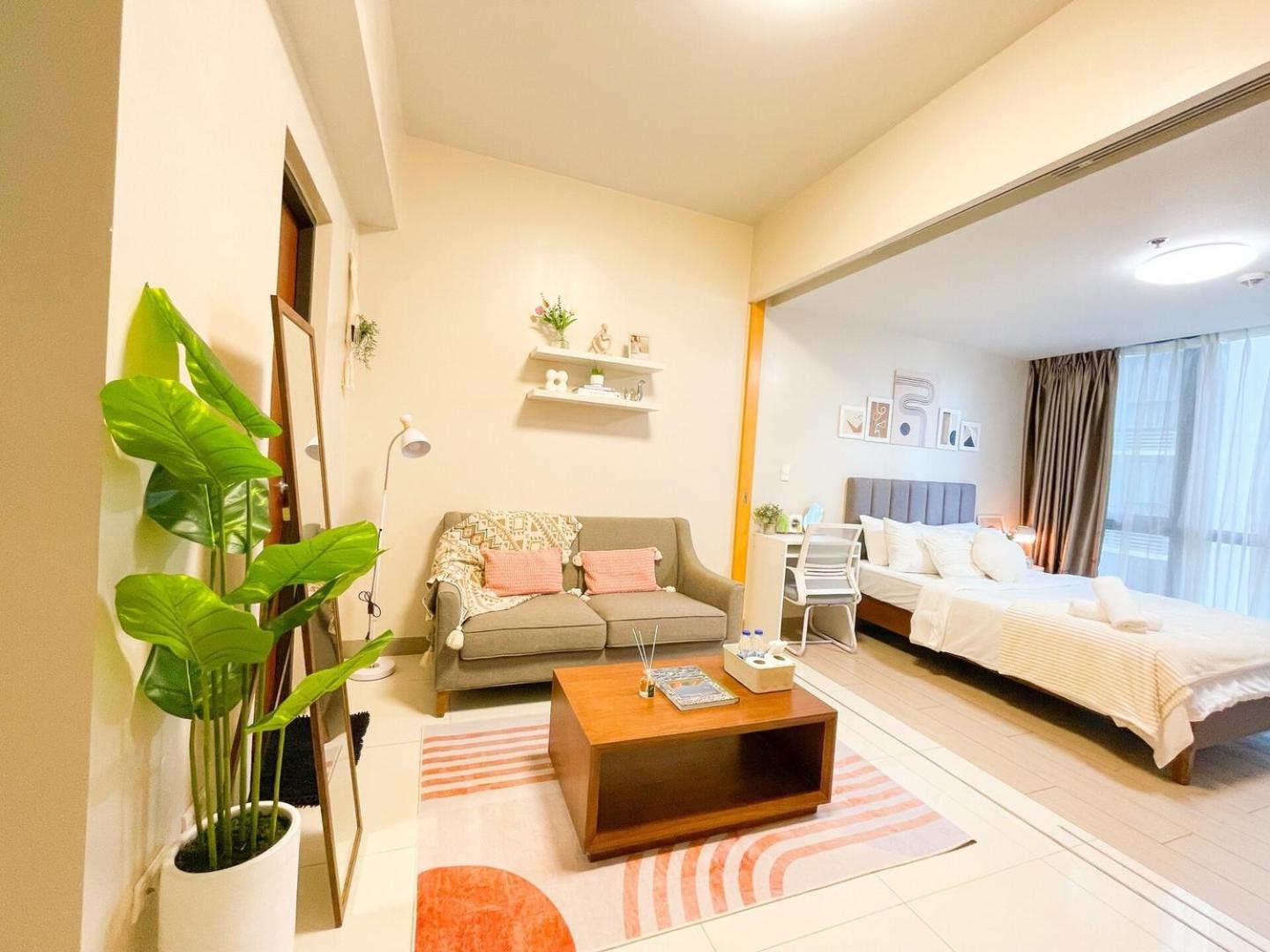 Luxury Bgc Condo, Steps To Uptown Mall #oursw31i * Manila
