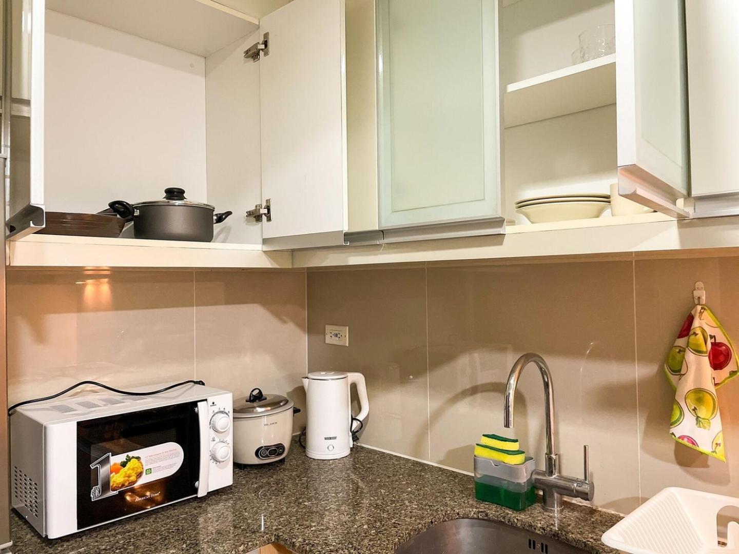 Holiday home Bgc Staycation Across Uptown Mall #oursw29f *