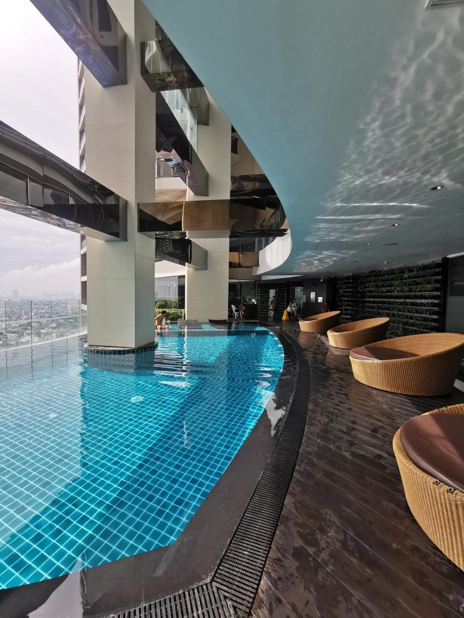 Spacious 1br Near Nightlife And Business Center In Makati Manila