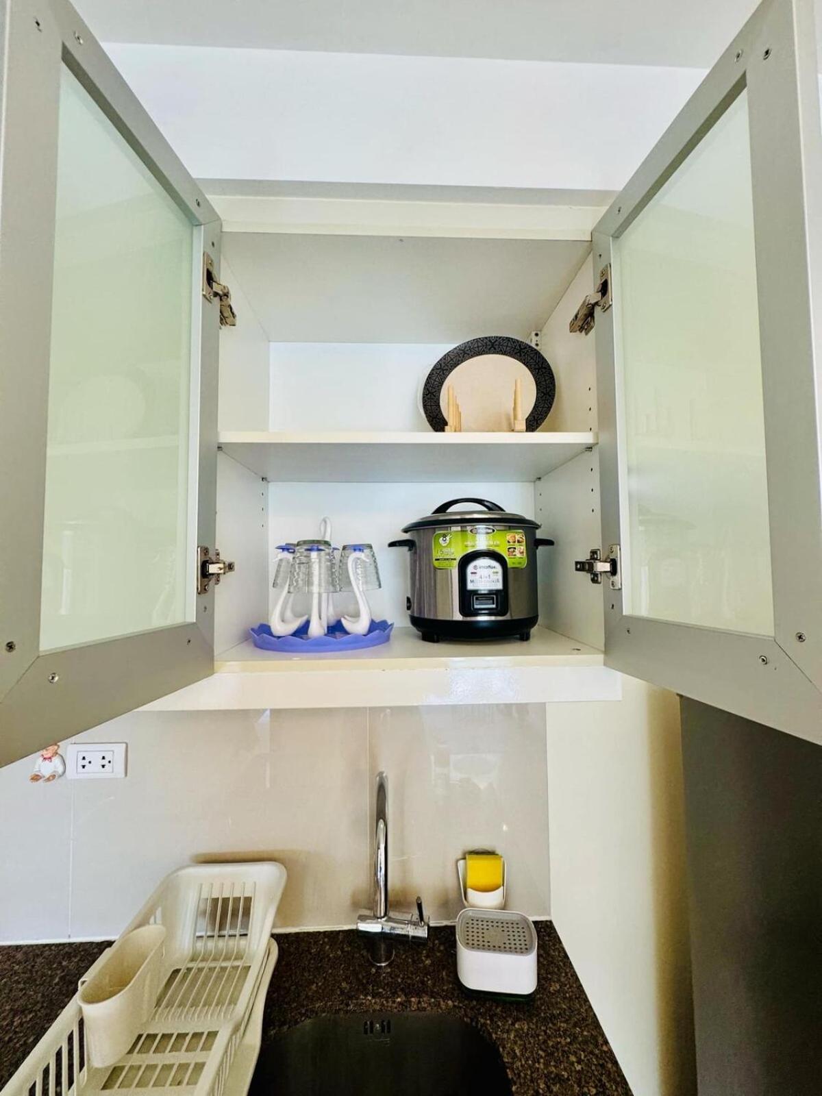 Cozy Viceroy 1br, Walk To Venice Mall Manila