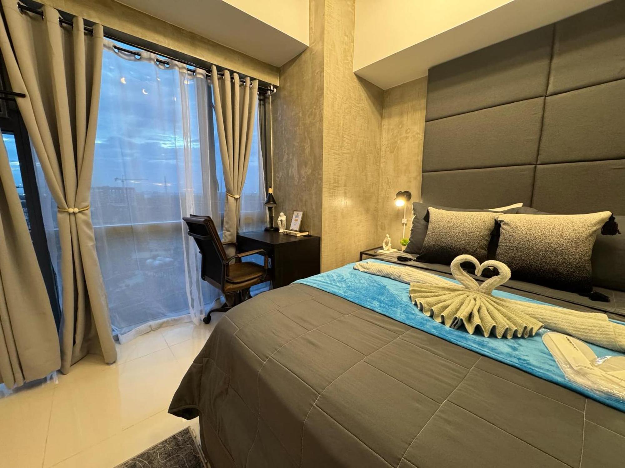 Apartment Industrial Chic In Mckinley Hill Walk To Venice Mall Manila