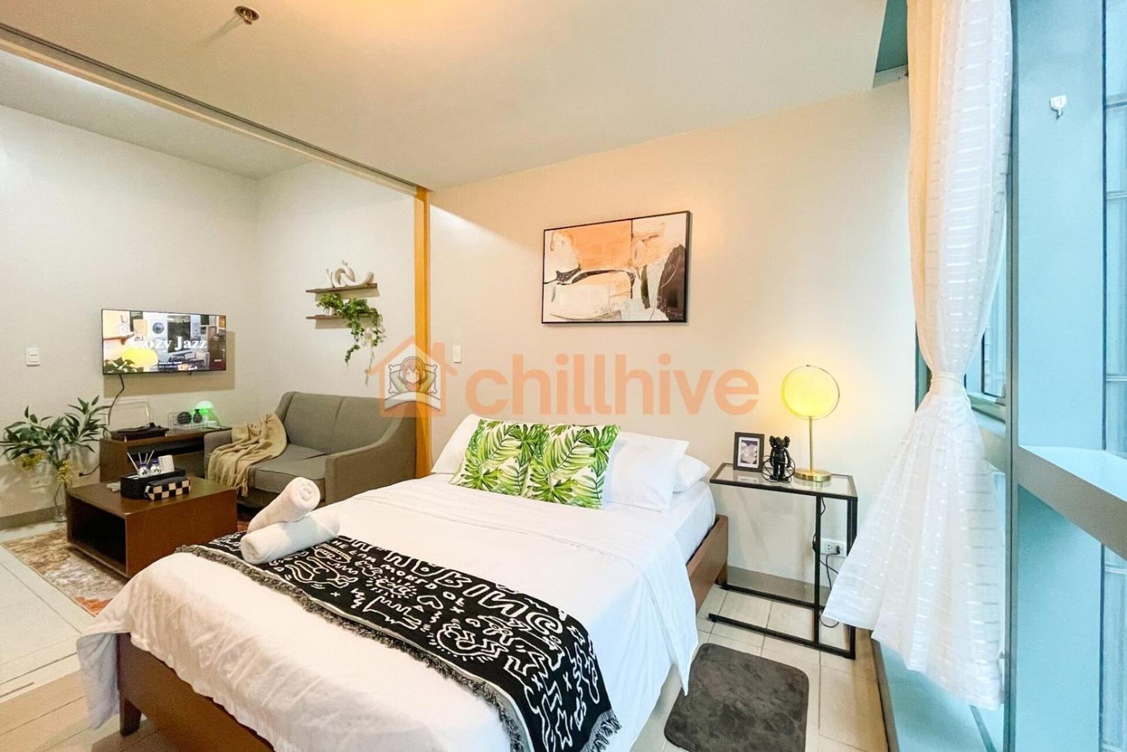 Chic Bgc Across Uptown Mall #ournw9b Holiday home Manila