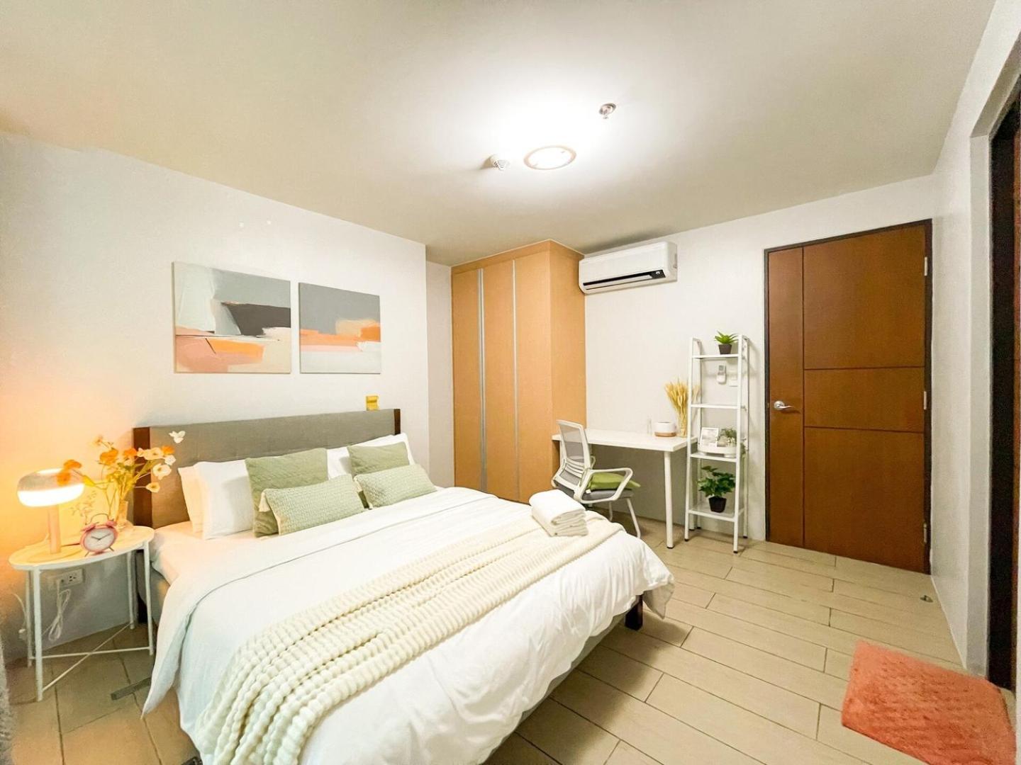 Prime Bgc At Uptown Area #oursw11g Holiday home *