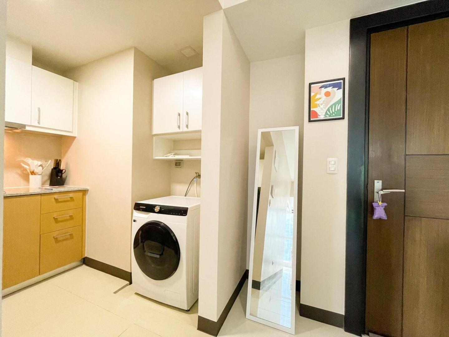 Chic Bgc Near Uptown Parade #upt124r * Manila