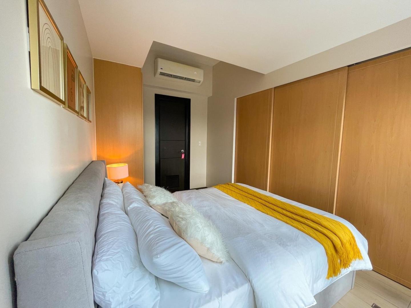 Apartment Chic Bgc Near Uptown Parade #upt124r