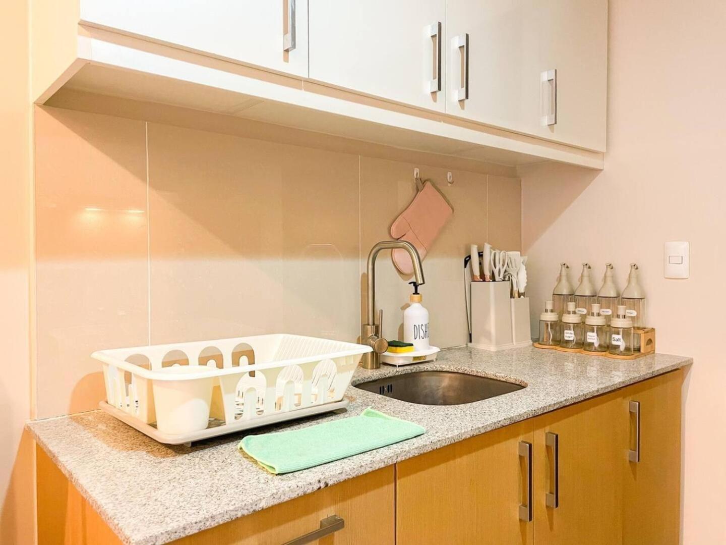 Luxurious Modern Bgc At Uptown #upt131h Holiday home Manila