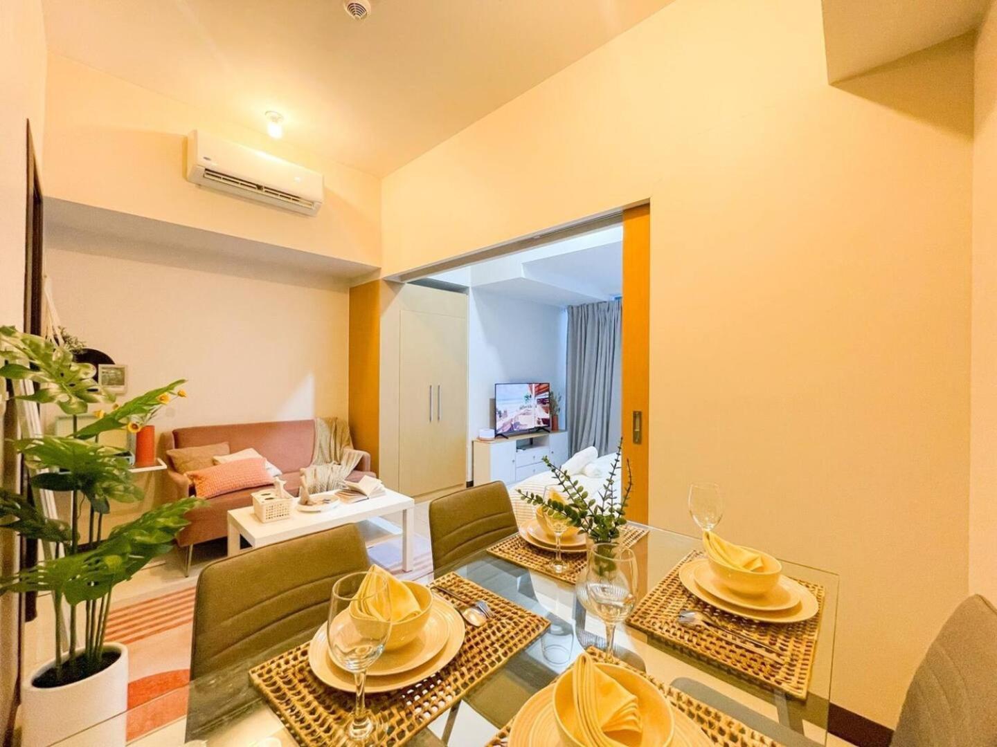 Luxurious Modern Bgc At Uptown #upt131h Manila