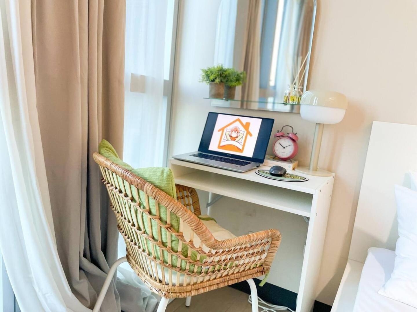 Luxurious Modern Bgc At Uptown #upt131h * Manila