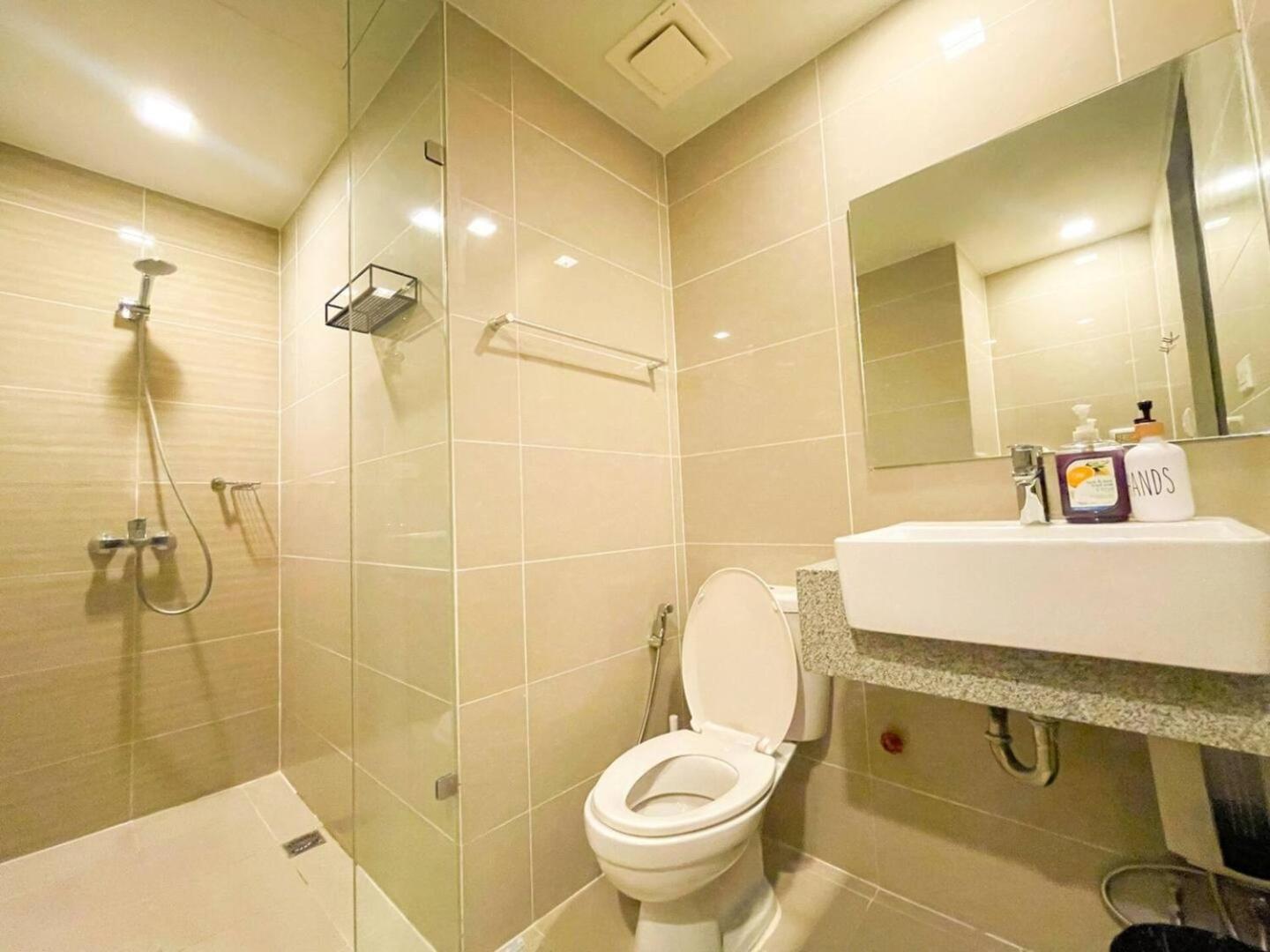 Luxurious Modern Bgc At Uptown #upt131h * Manila