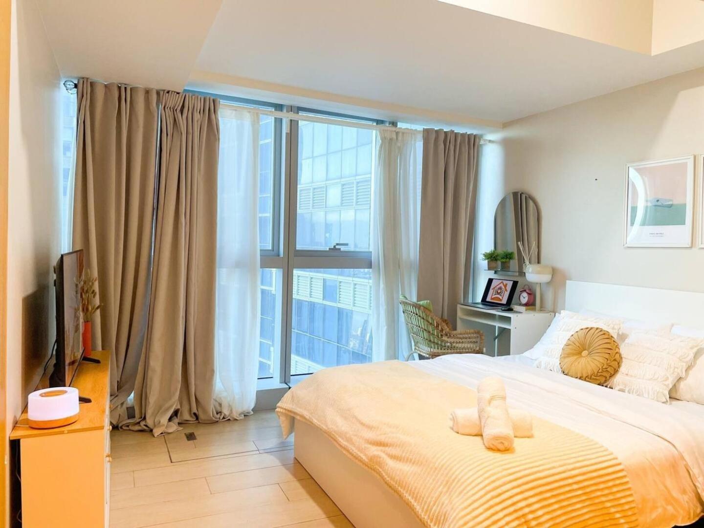 Luxurious Modern Bgc At Uptown #upt131h Holiday home Manila