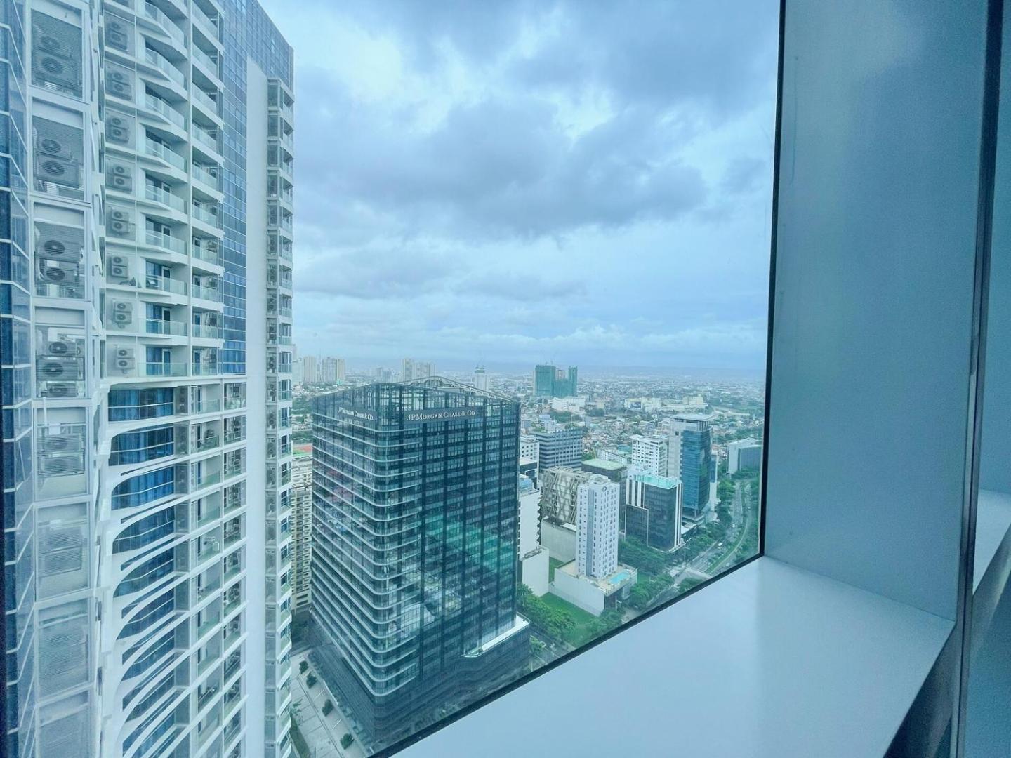 Exclusive Bgc At Uptown Area #upt136d Apartment Manila