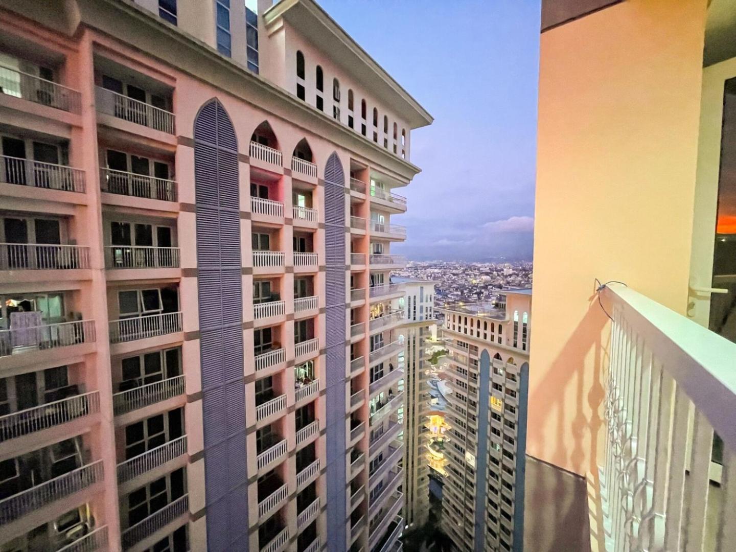 Holiday home Prime Bgc Next To Venice Mall #vlrtc17e Manila