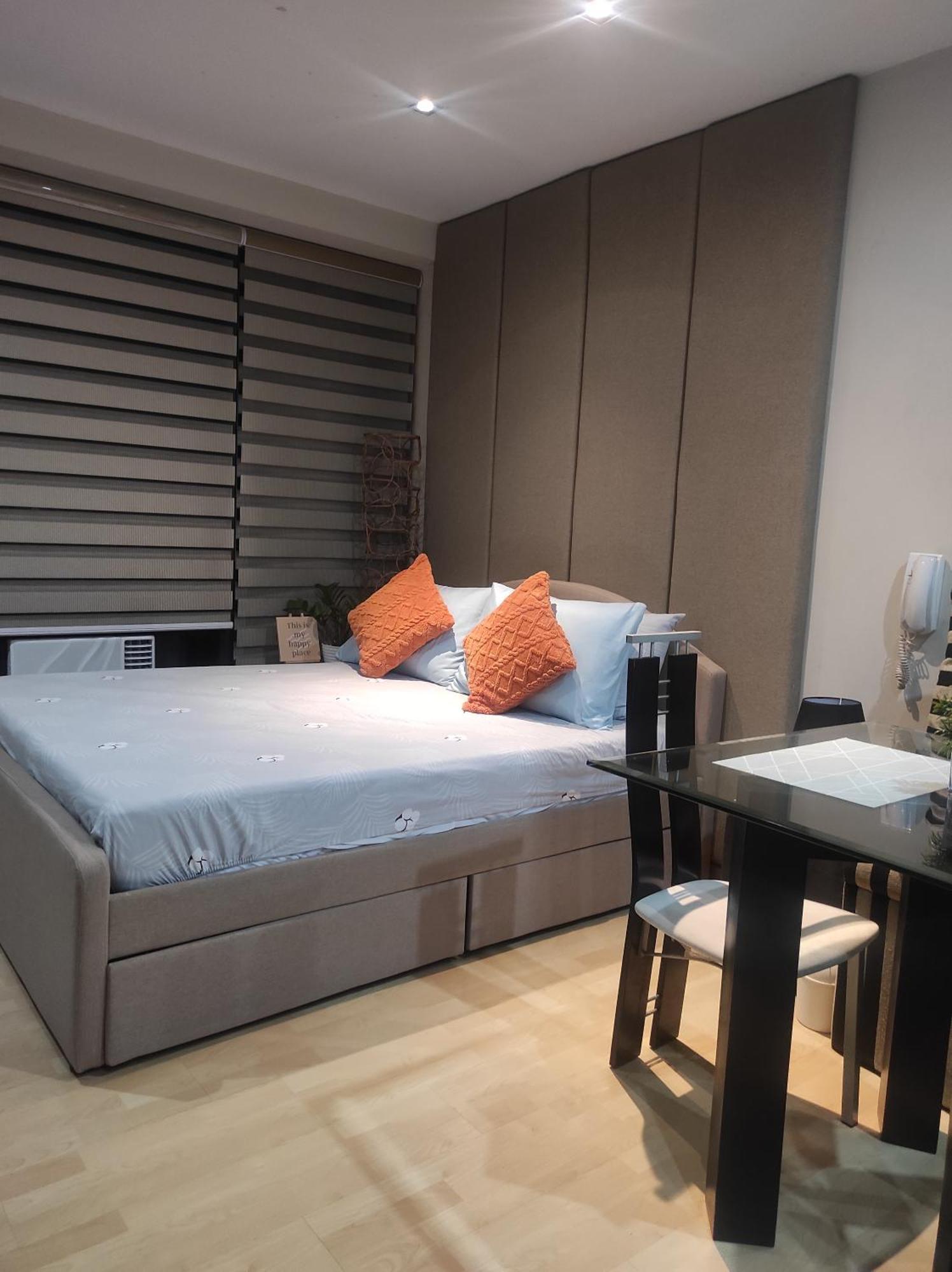 Staycation In Makati, Gramercy 56th Flr, Facing The And Rockwell Apartment