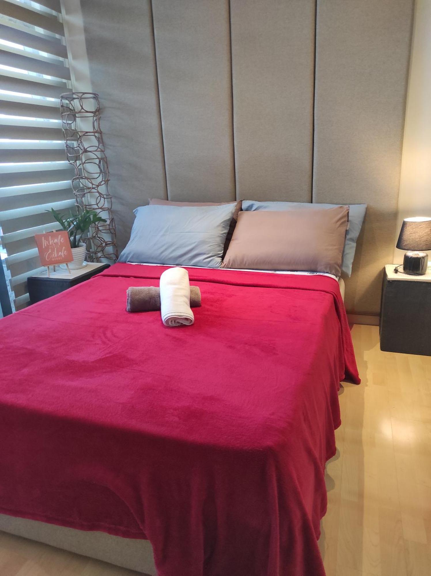 Apartment Staycation In Makati, Gramercy 56th Flr, Facing The And Rockwell *